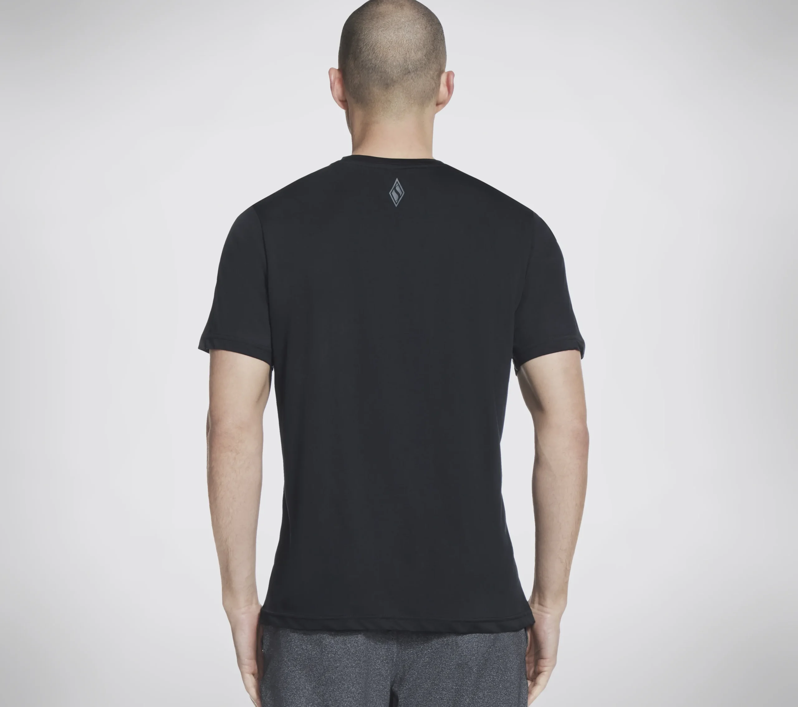 SKECHERS GO DRI Charge Tee>Hombre Partes De Arriba|Partes De Arriba